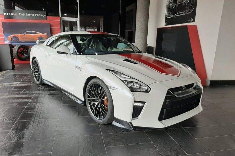 These Japanese Cars Look Amazing With Racing Stripes