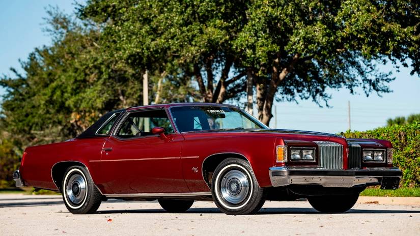 10 Defunct Car Brands And Why They Lost The Game