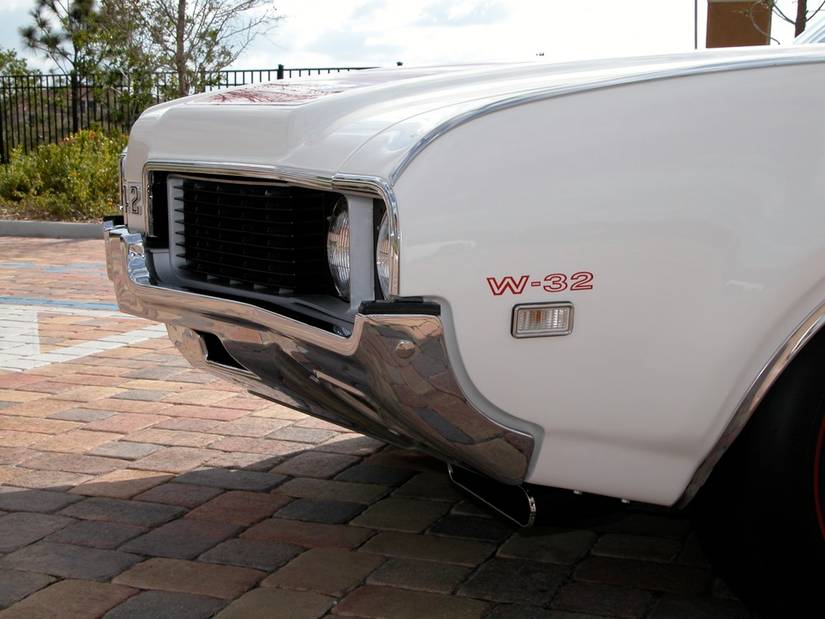 Oldsmobile W-32