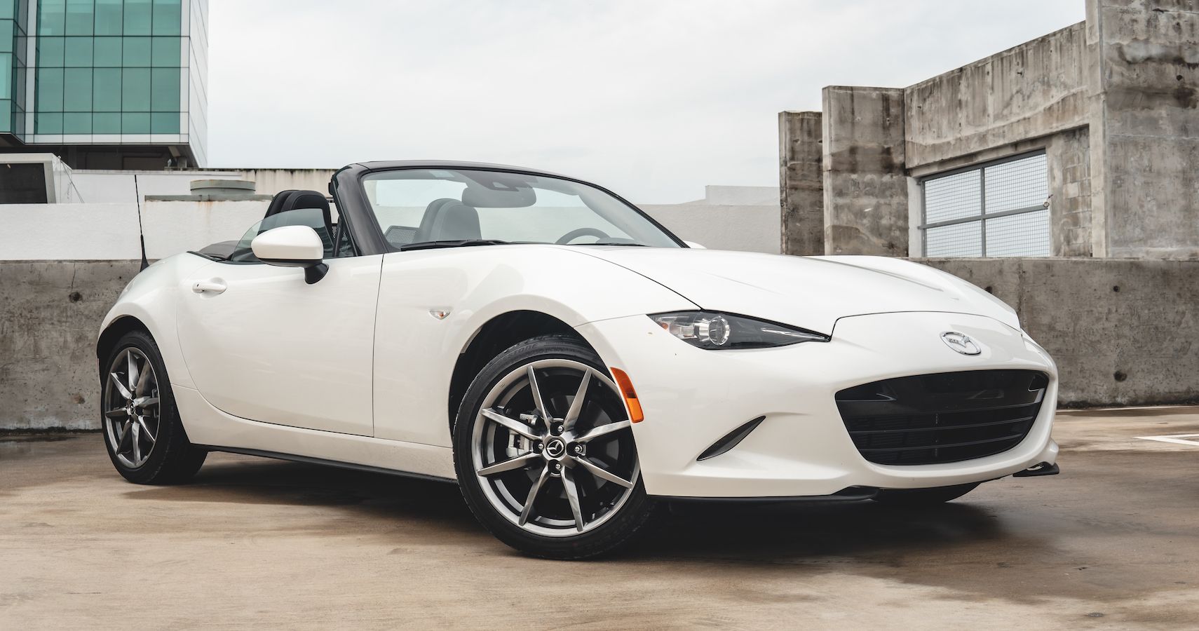 2021-Mazda-MX-5-Review-03.jpg?