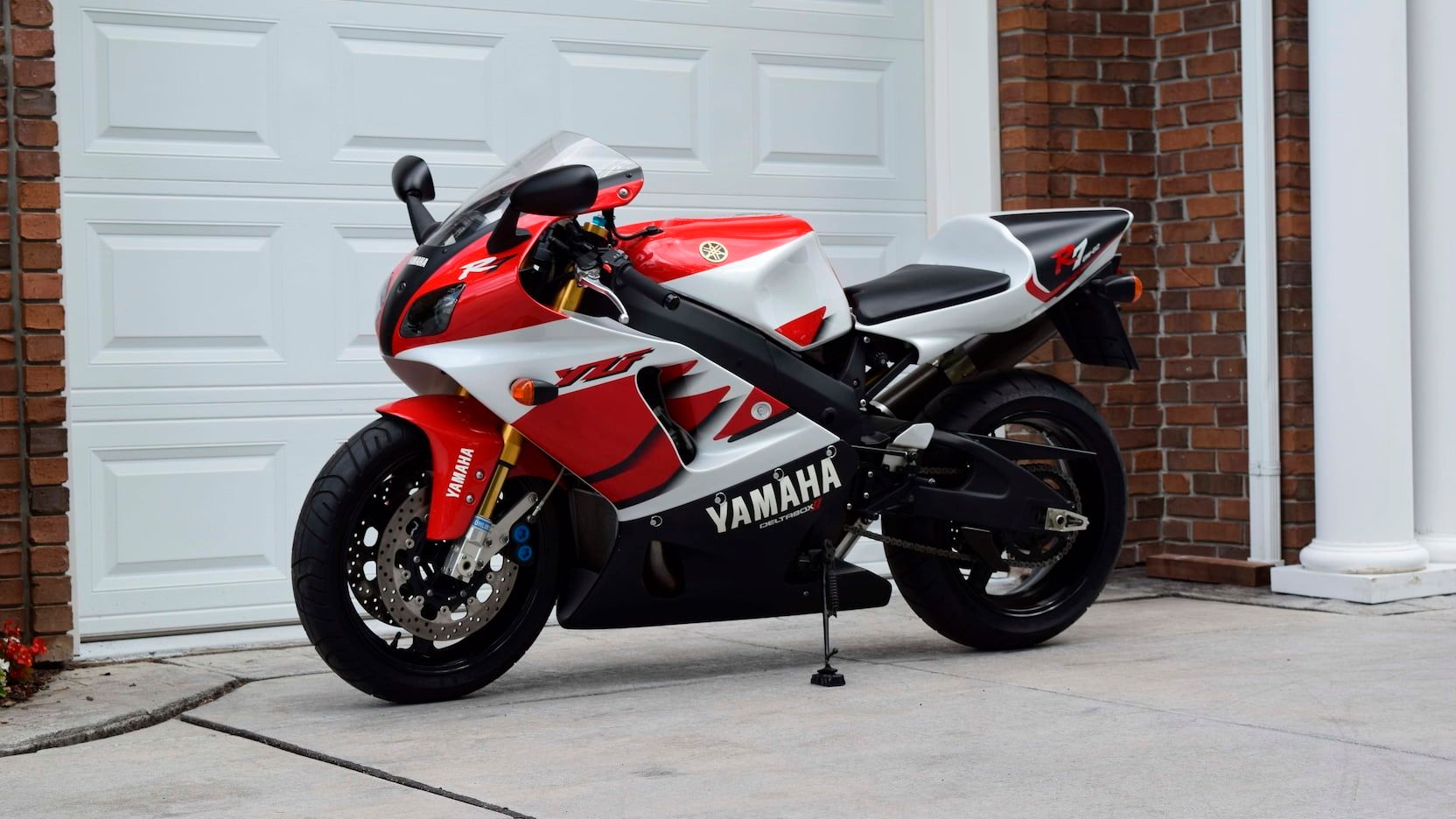 A Detailed Look Back At The Original Yamaha YZF-R7