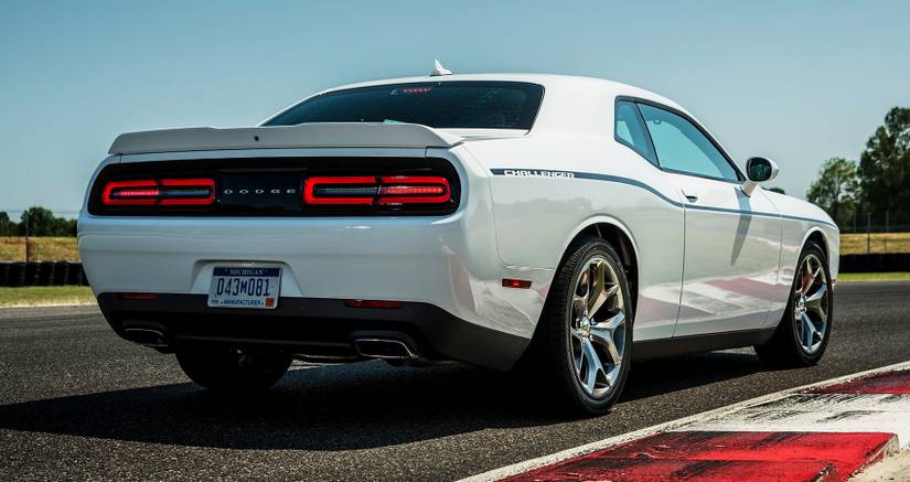 8 Reasons Why We Love The Dodge Challenger SXT (2 Reasons Why We Wouldn ...