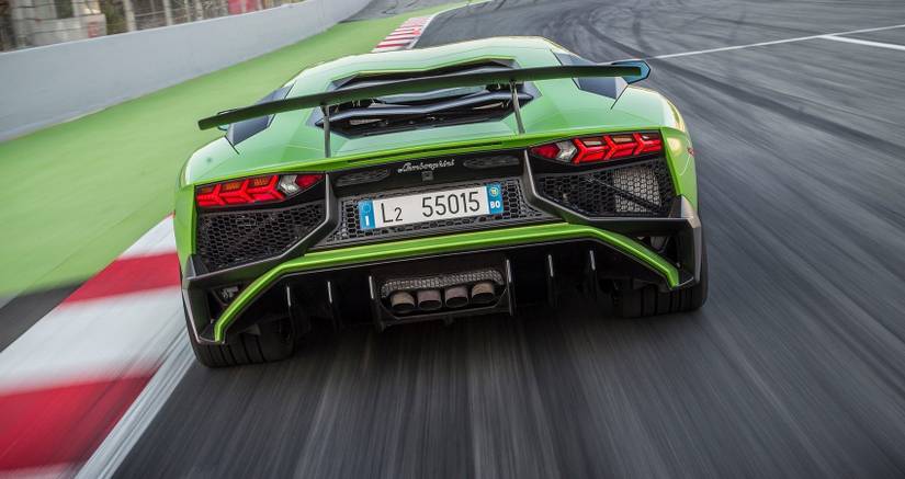 8 Reasons Why We Love The Lamborghini Aventador (2 Reasons Why We'd ...