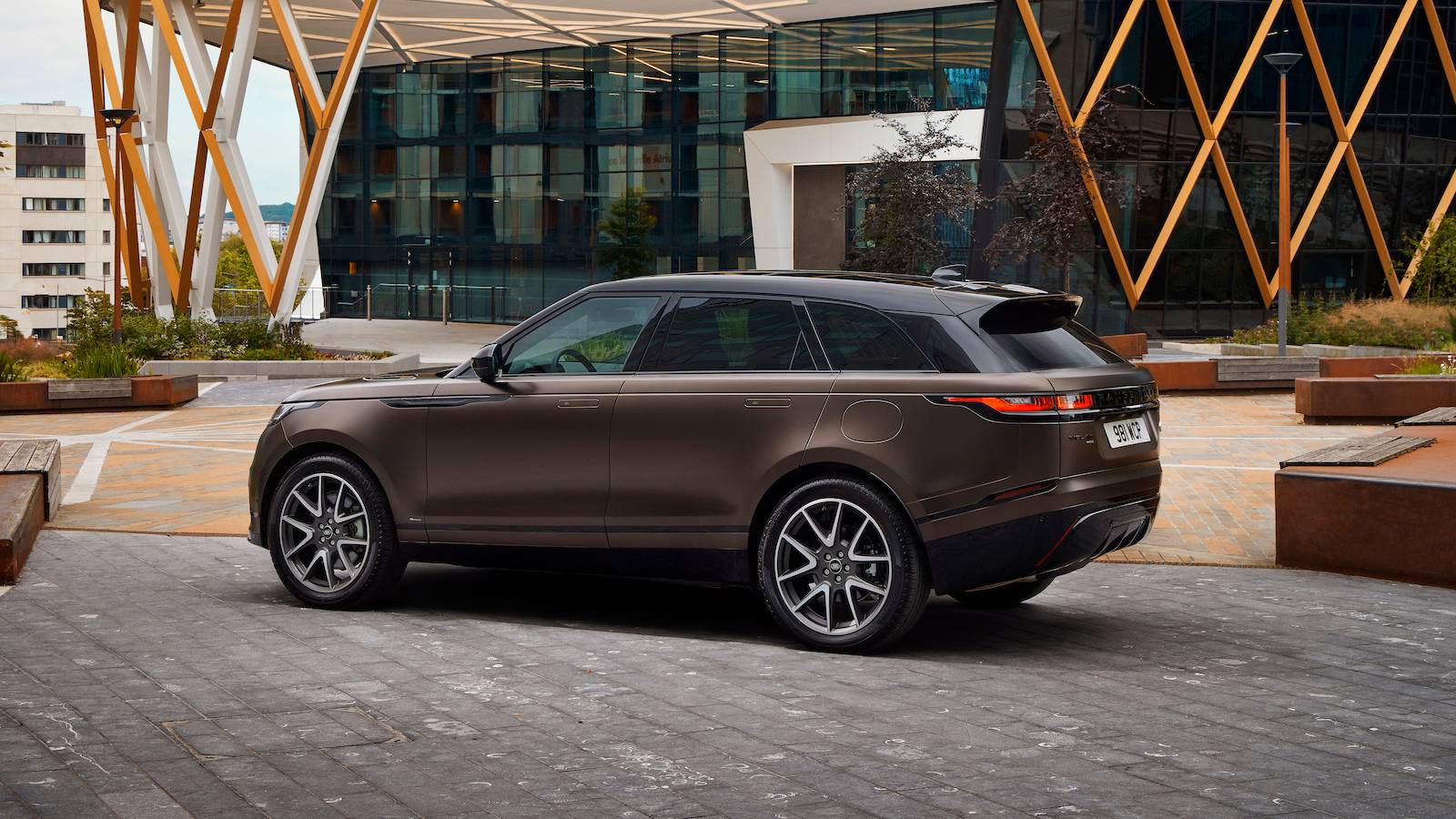 Here’s How Land Rover Has Enhanced The Unique Appeal Of The Range Rover ...