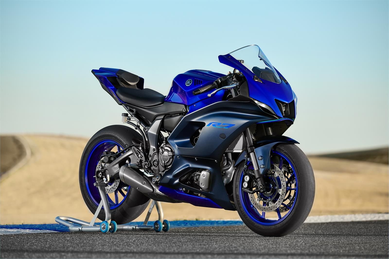 10 Things You Need To Know Before Purchasing The New Yamaha R7