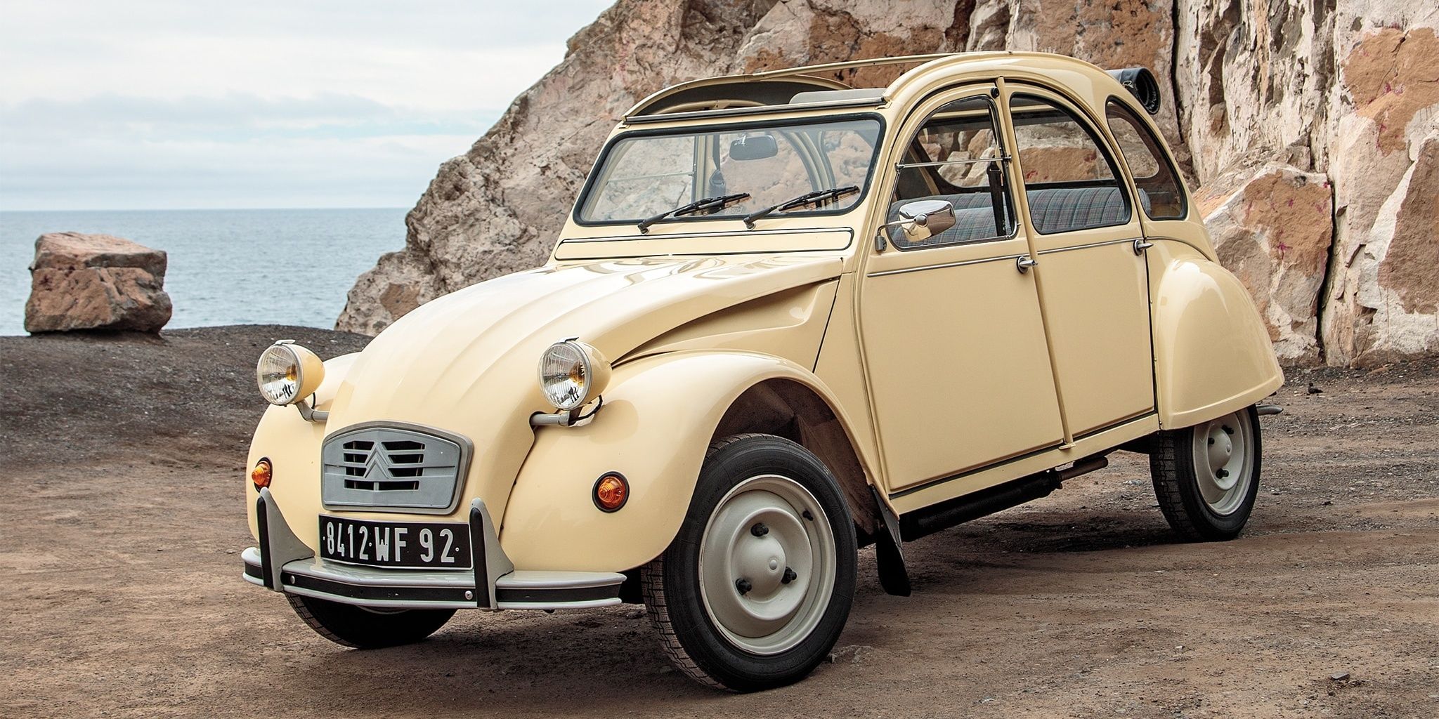 CITOROEN　２CV　1971（ベージュ、オレンジ） sddefault.jpg