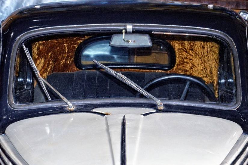 How To Install Windshield Wipers (In 3 Easy Steps)