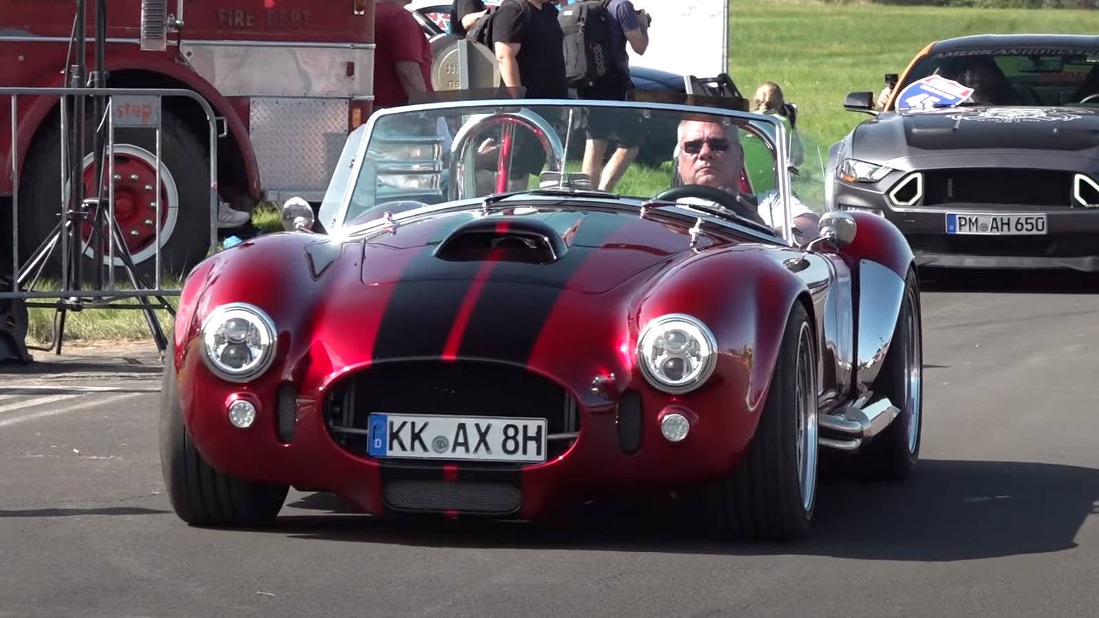 AC Cobra Enters A Drag Race, Beats Four Intimidating Mustangs