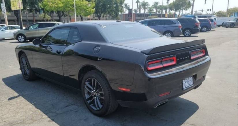 8 Reasons Why We Love The Dodge Challenger SXT (2 Reasons Why We Wouldn ...