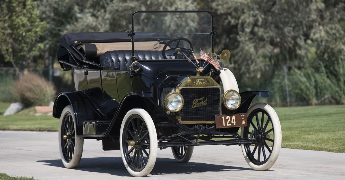 1916 Ford Model-T Touring Four-Cylinder Classic Car