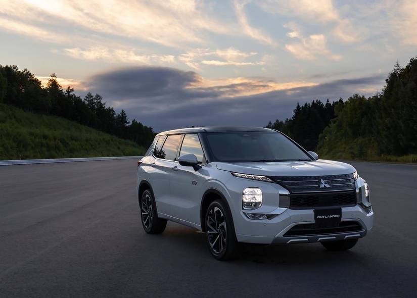 三菱 1/18 MITSUBISHI アウトランダーphev2022 三菱自動車、『アウトランダー』のPHEVモデルに特別仕様車「BLACK