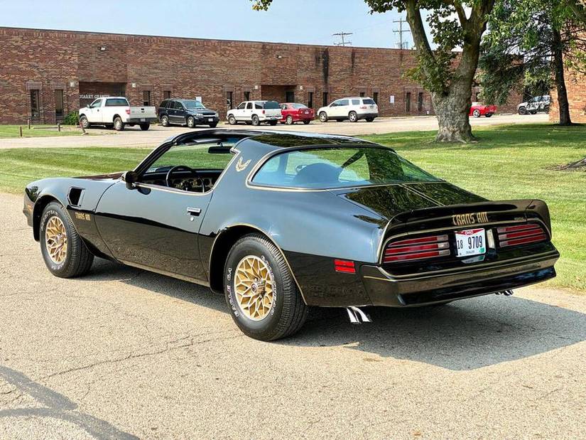 Here's What We Love About The 1977 Pontiac Trans Am