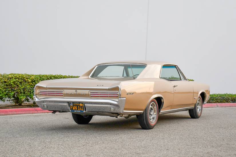10 Classic Muscle Cars To Consider Instead Of The Ford Mustang