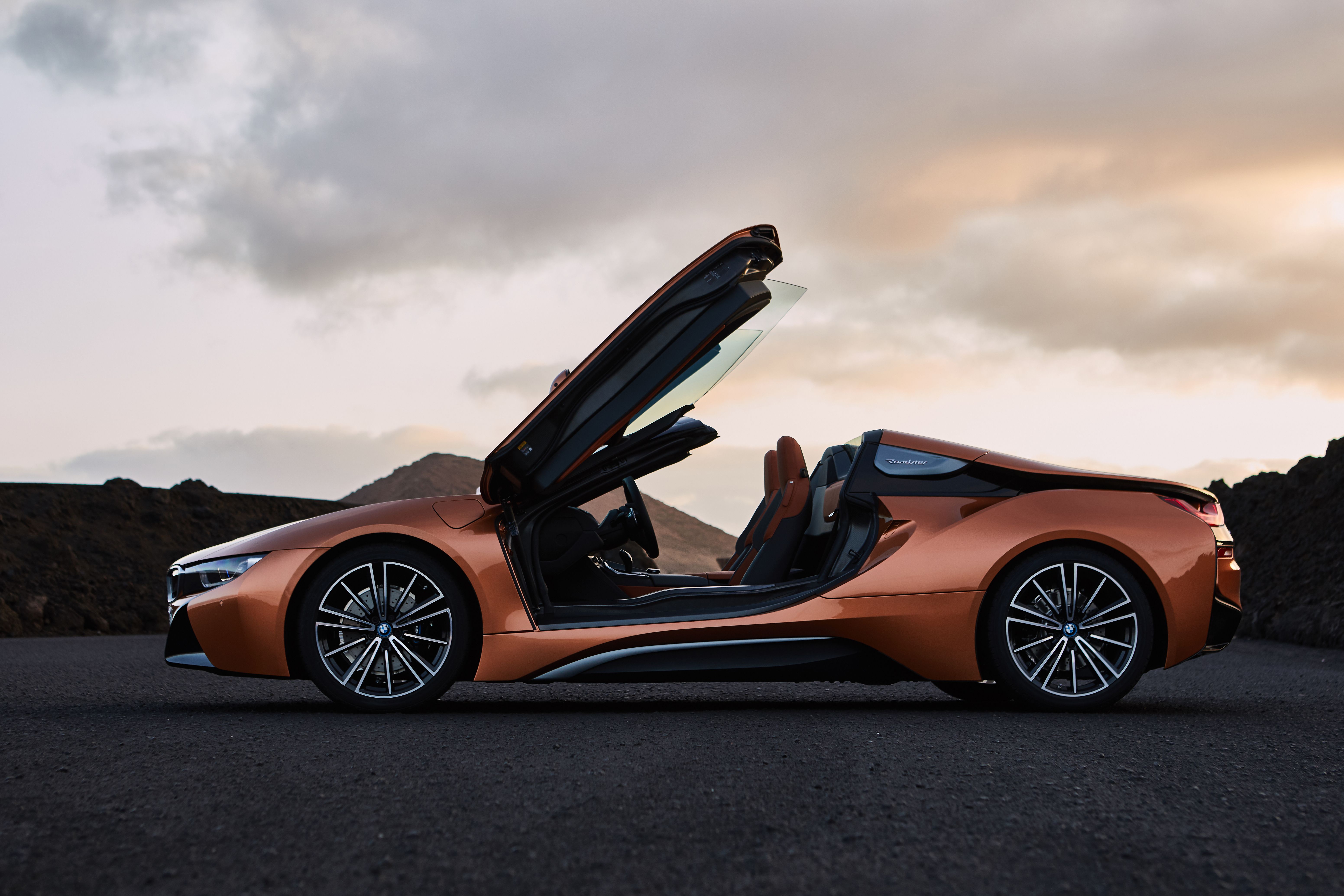 P90285405_highRes_the-new-bmw-i8-roads