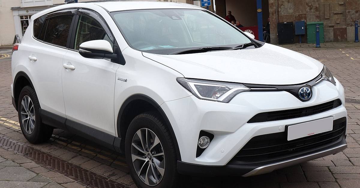 Here's What We Love About The 2018 Toyota RAV4 Hybrid