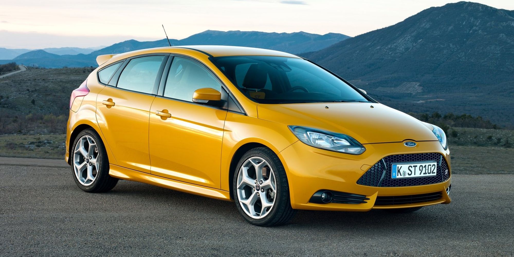 Front 3/4 view of the Focus ST (pre-facelift)