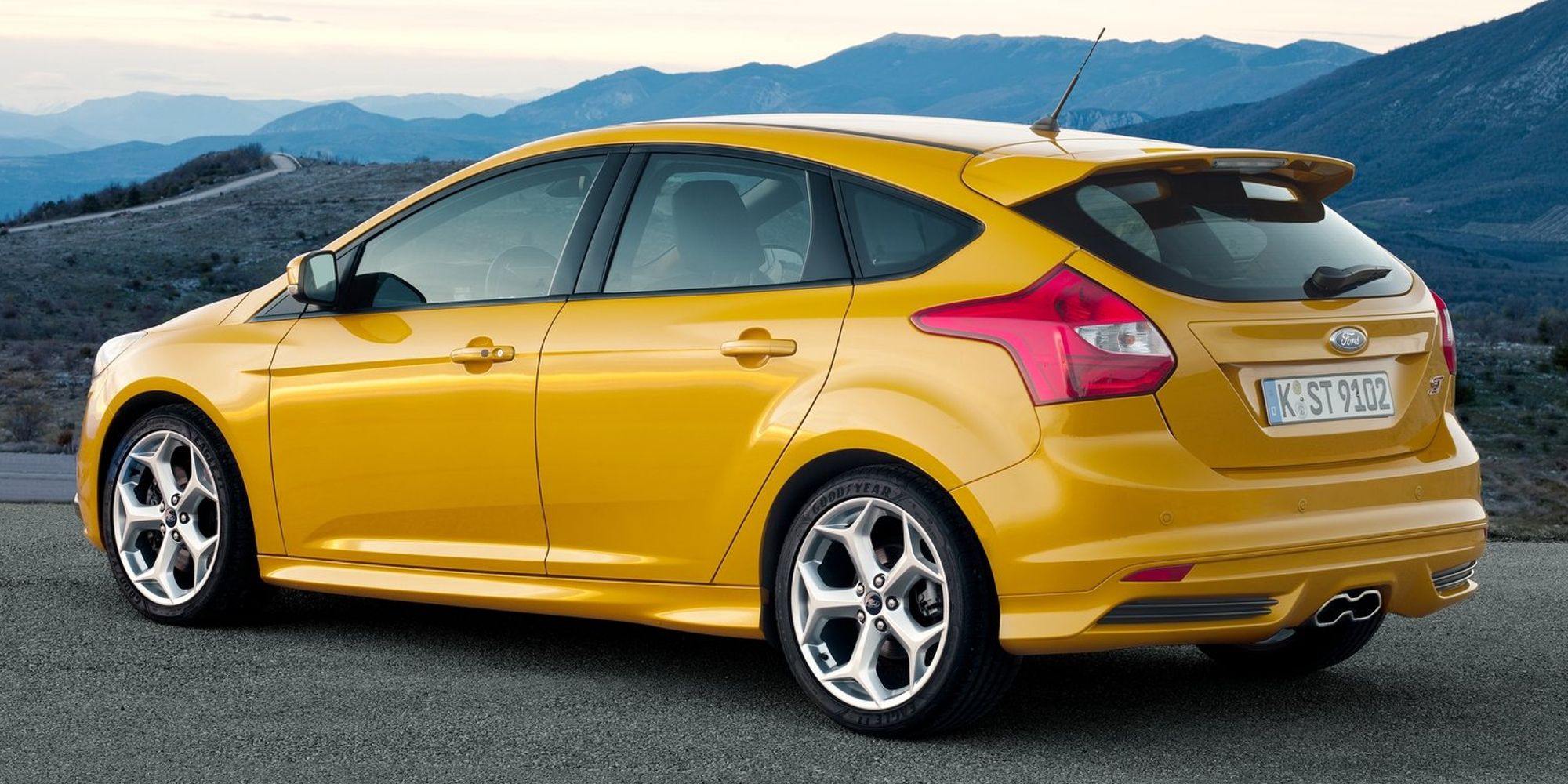Rear 3/4 view of the Focus ST (pre-facelift)