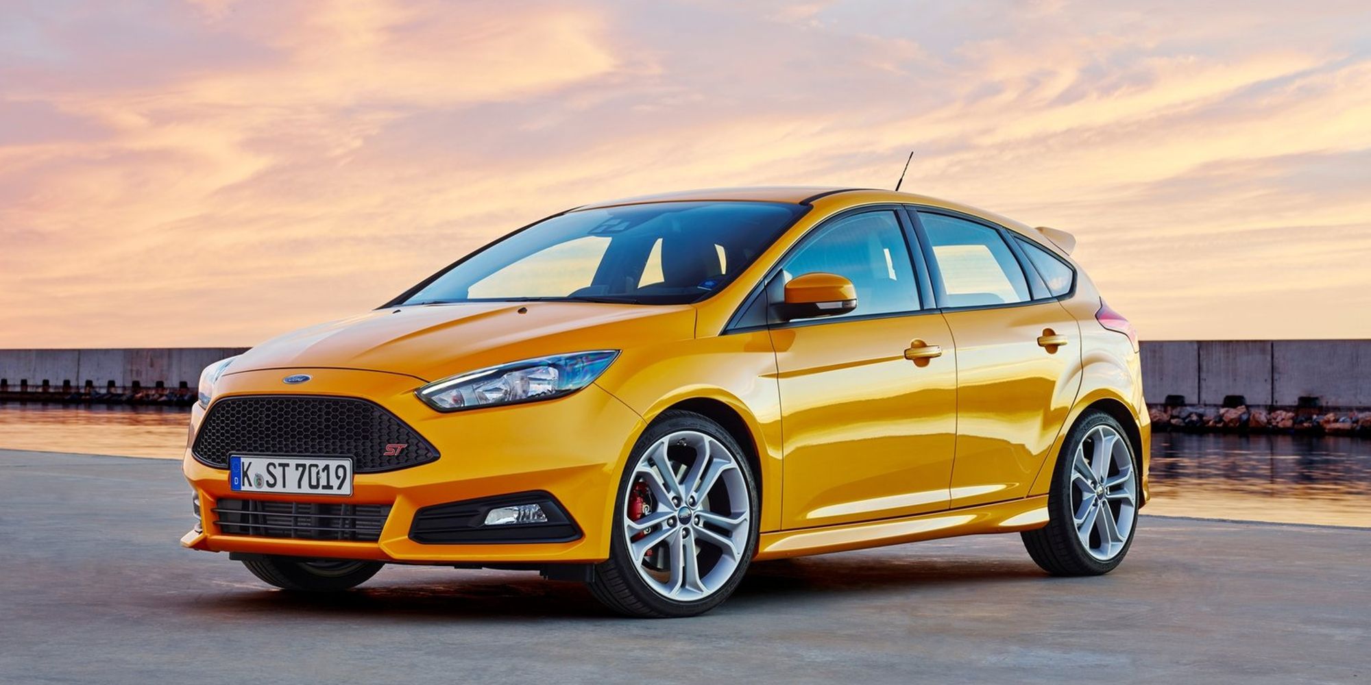Front 3/4 view of the Focus ST (facelift)