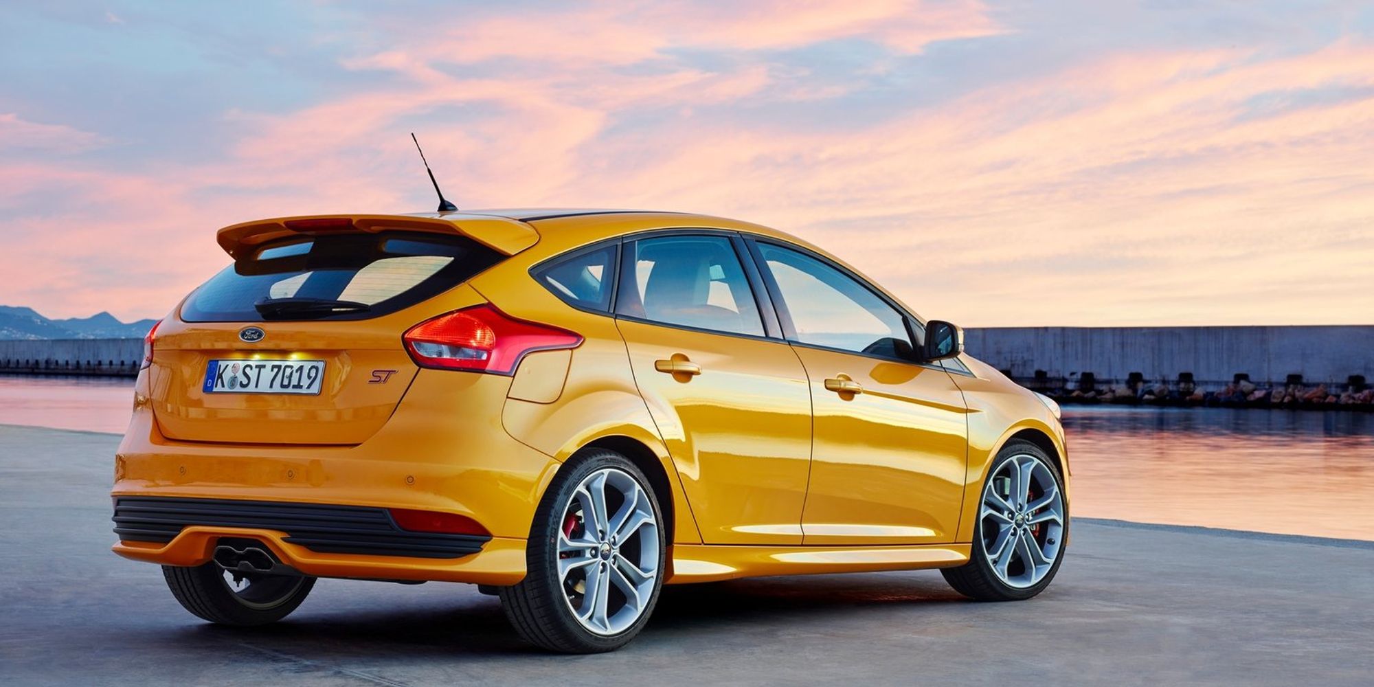 Rear 3/4 view of the Focus ST (facelift)