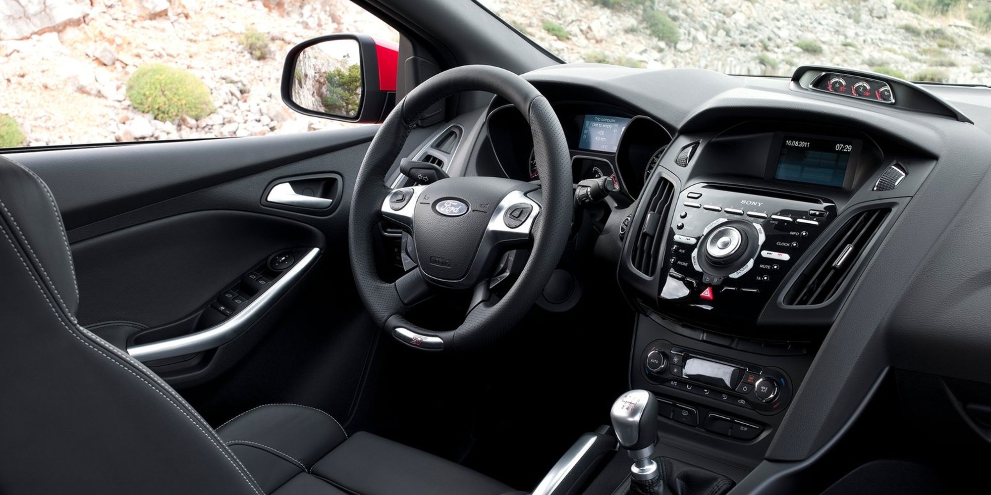 The interior of the Focus ST (pre-facelift)