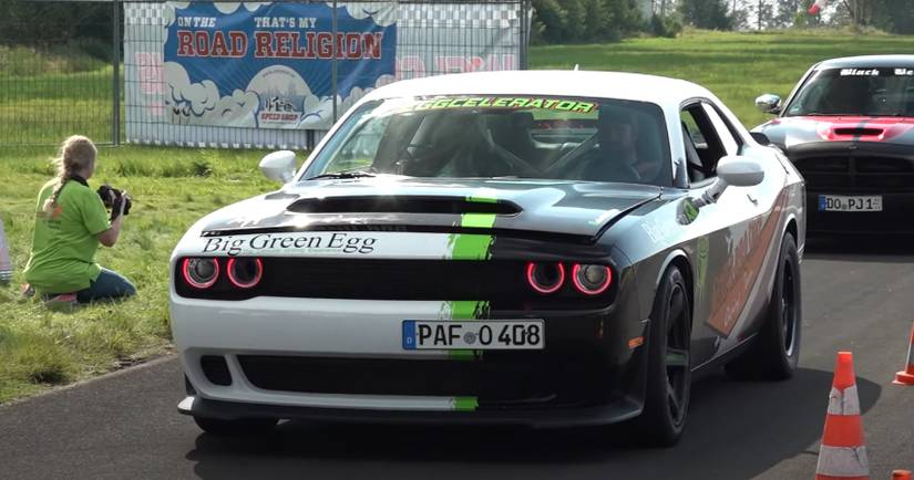 Dodge Challenger Hellcat Destroys A Mustang GT500 In European Drag Race