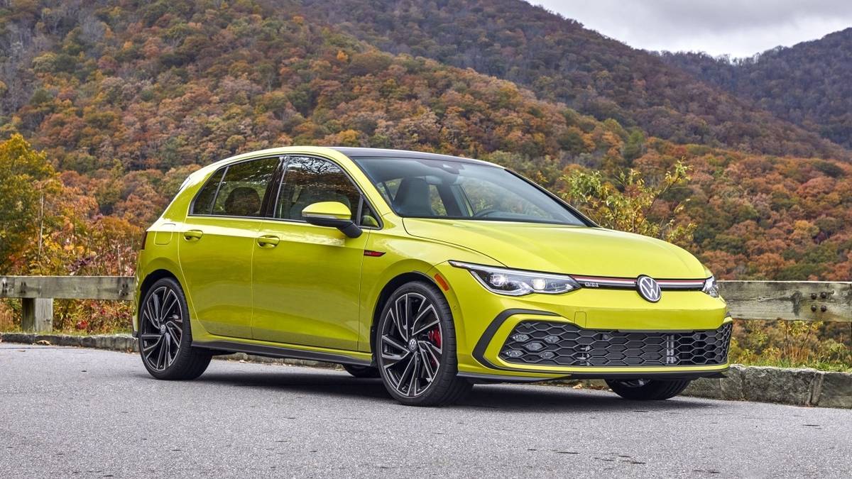 10 Performance Cars Perfect For The Daily Commute