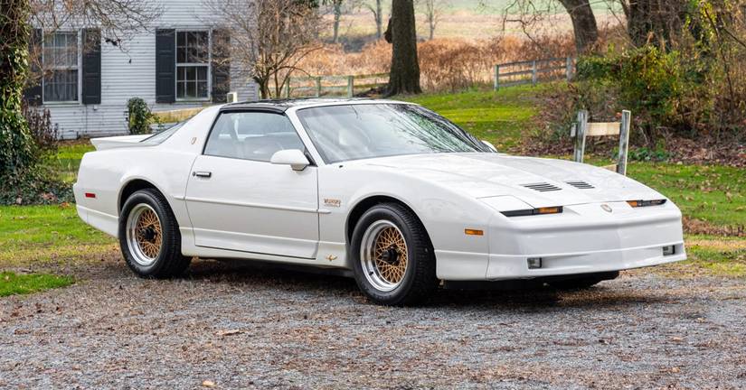 10 Best Pontiac Firebird Models Of All Time