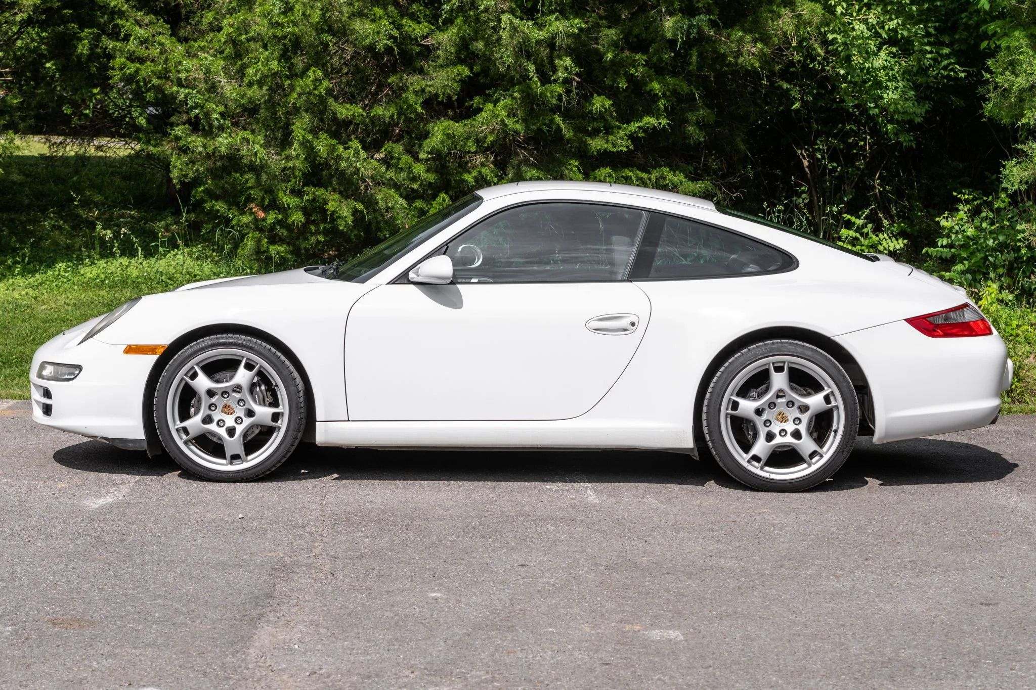 White Porsche 911 Carrera 997