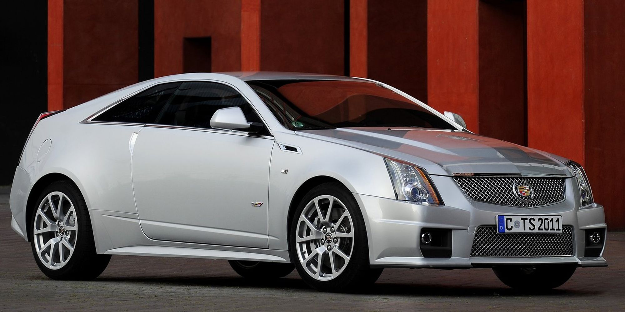 Front 3/4 view of a silver CTS-V coupe