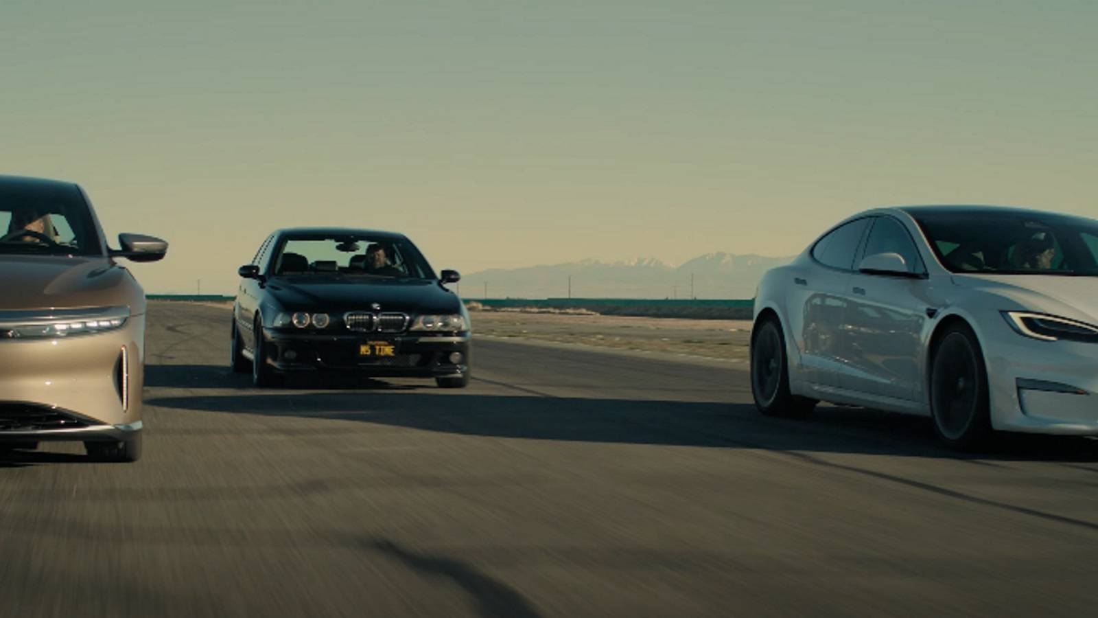 An Unlikely Contest: Tesla Plaid Vs Lucid Air Vs E39 BMW M5 Drag Race