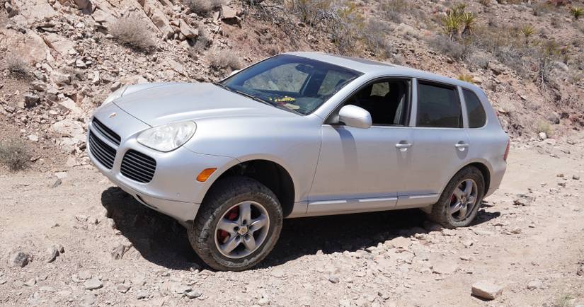 Porsche Cayenne Turbo sprijeda tri četvrtine