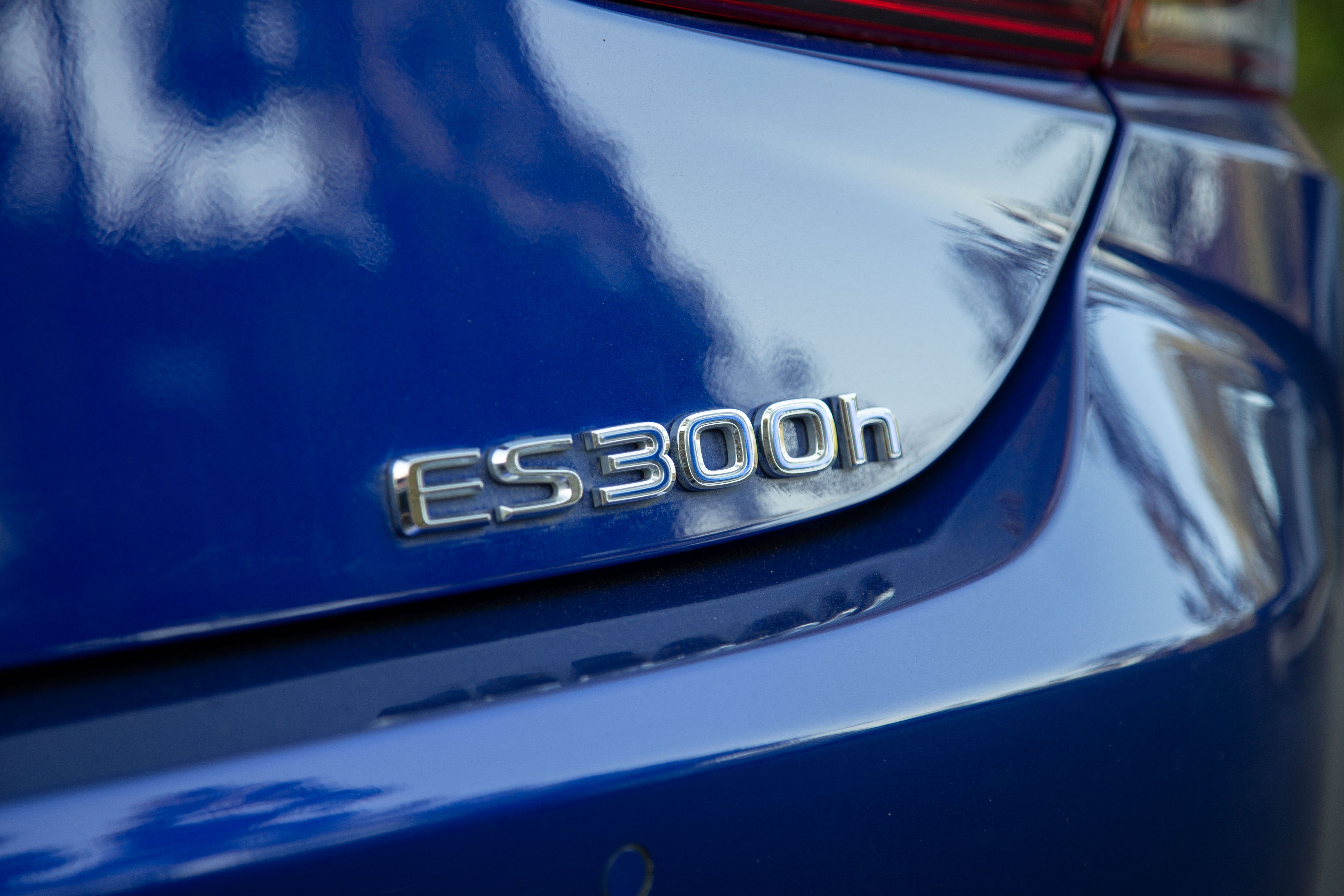 2022 Lexus ES300h F Sport Emblem