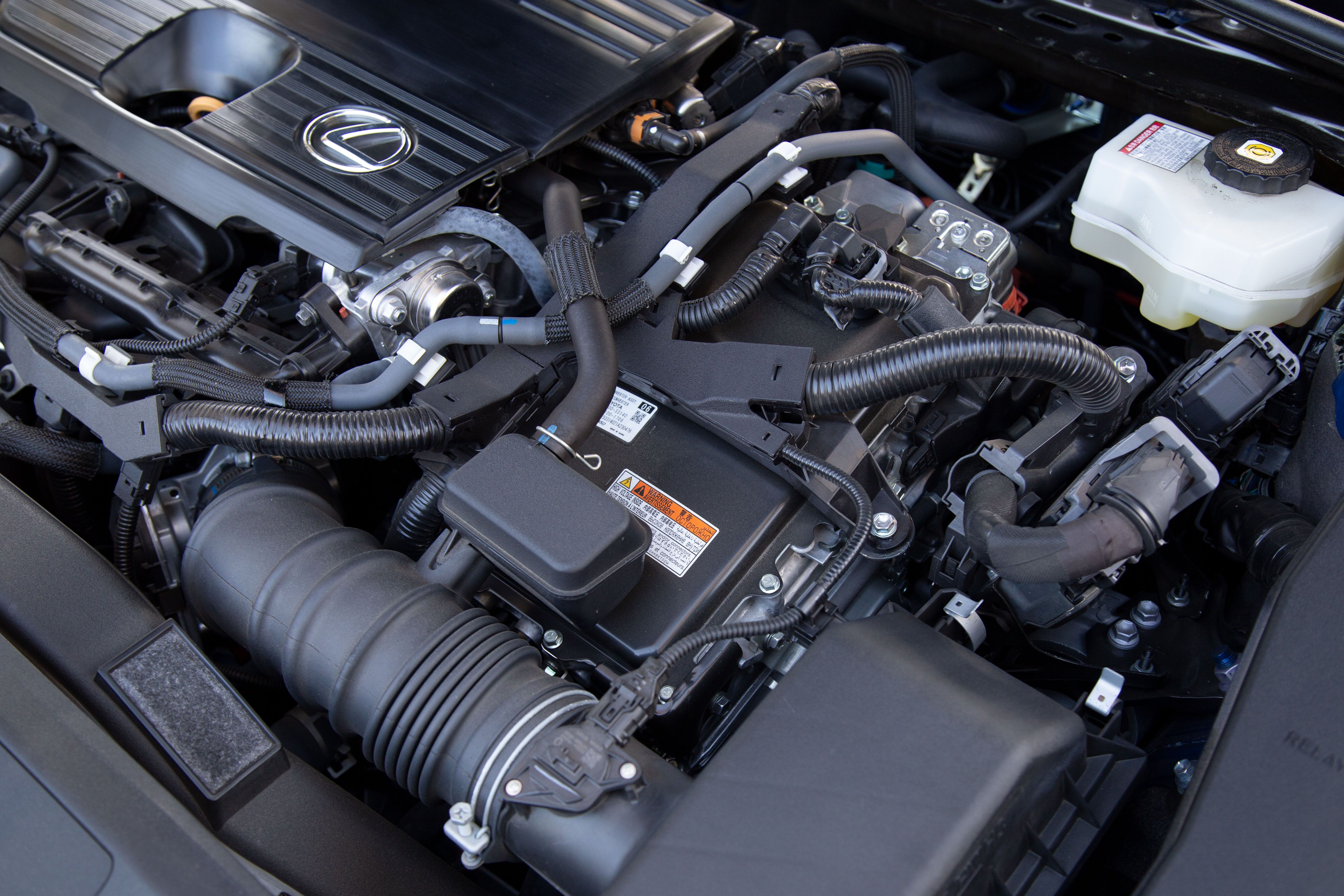 2022 Lexus ES300h F Sport Engine Detail