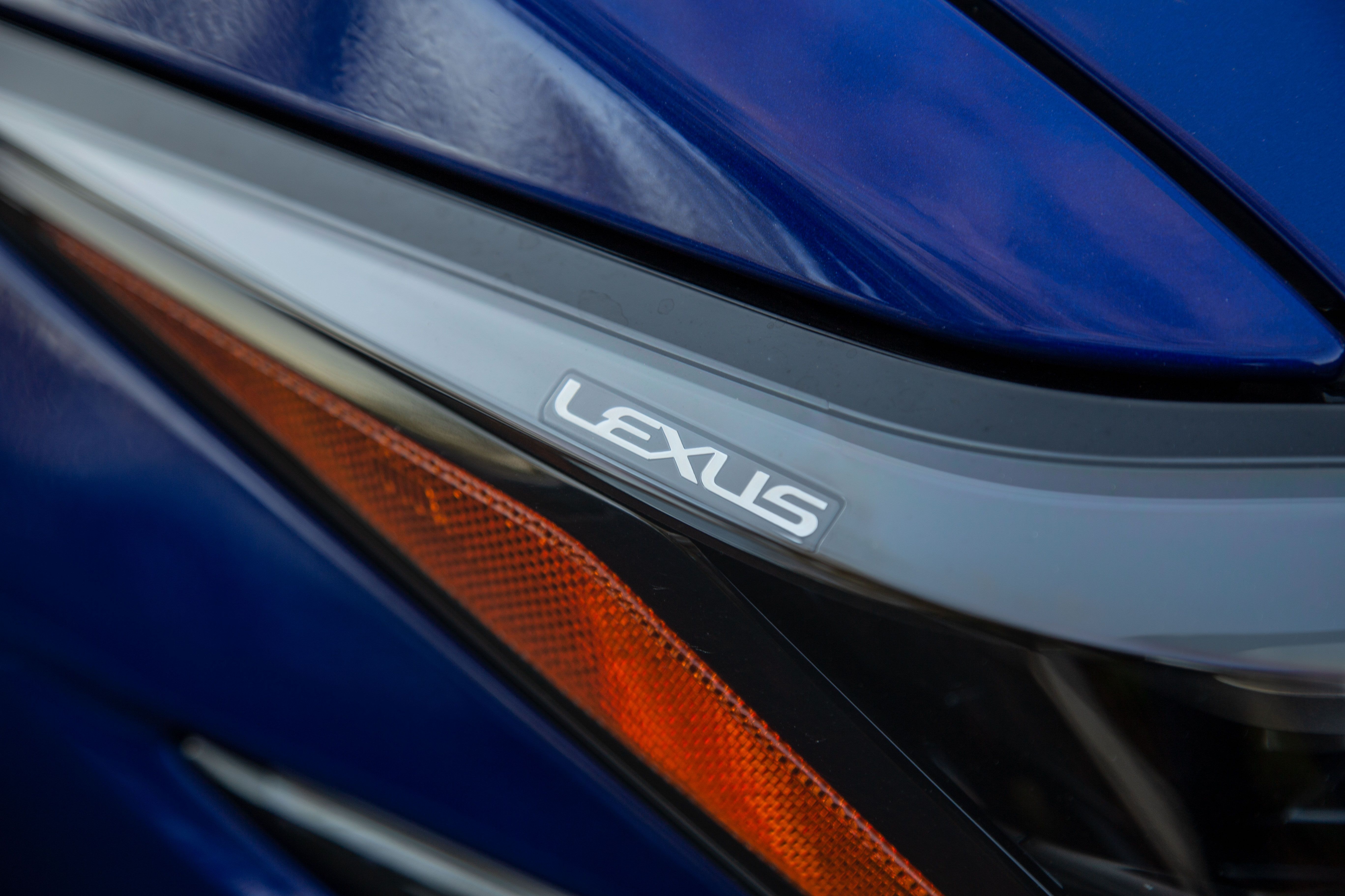 2022 Lexus ES300h F Sport Headlight
