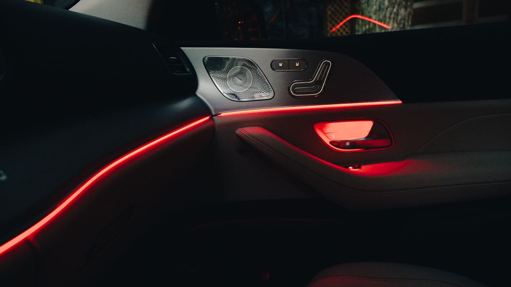 2022 Mercedes-Benz GLE 450 interior LEDs at night 