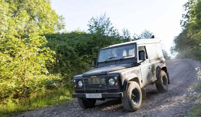 Defender First Generation This Awesome Kit Turns Your Classic Land Rover Defender Into An EV
