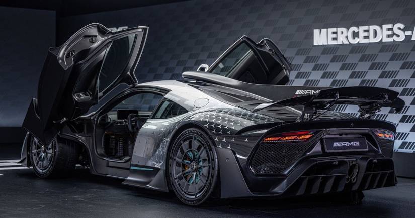 1000-HP Hypercar Battle: Mercedes-AMG One Now Ready To Fight The Aston ...
