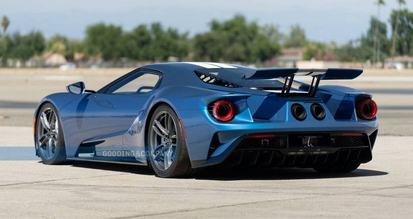 10 New Performance Cars That Deserve A Manual Transmission