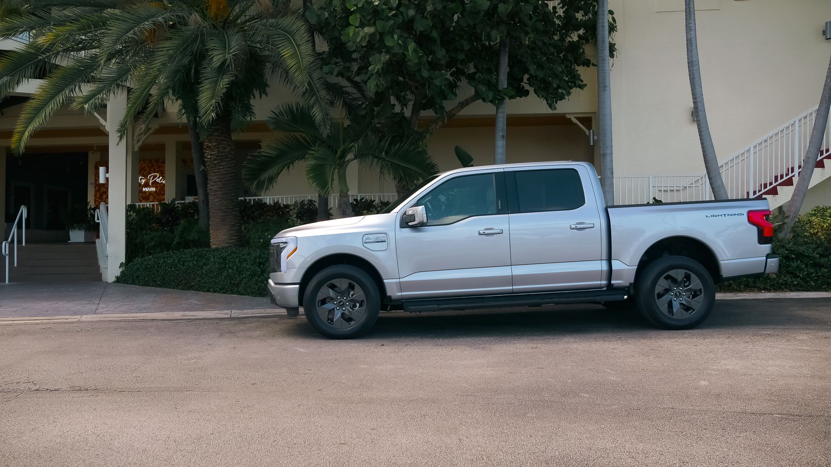 2022 Ford F-150 Lightning side view