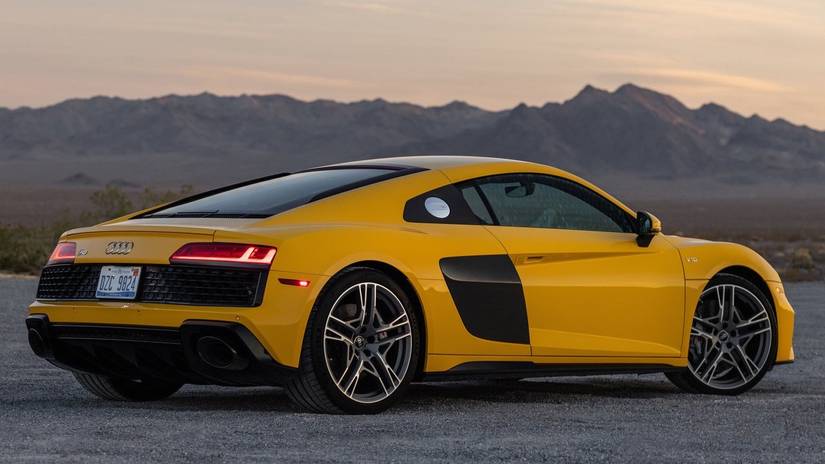 10 Reasons Why We'd Buy An Audi R8 Over A Lamborghini Huracan