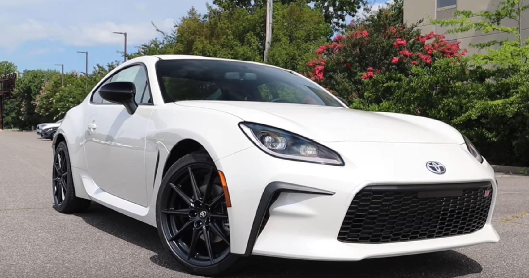 The 2022 Toyota GR86 Is An Agile Sports Car With Just The Right