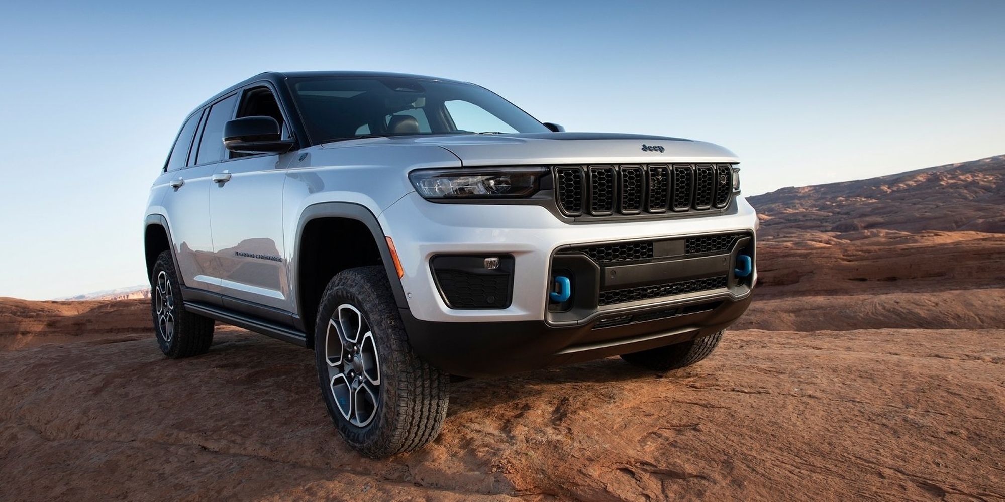 Jeep Grand Cherokee Trailhawk 4xe Front Offroading