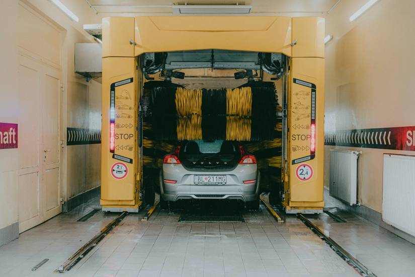 Are Brushless Car Washes Better: Ultimate Clean or Risky Choice?