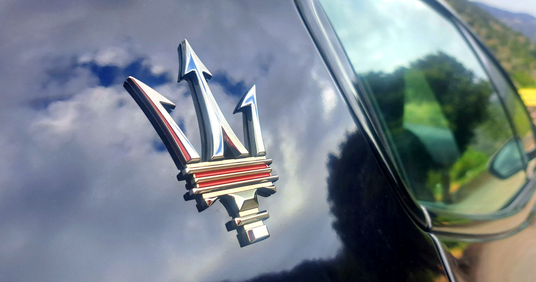 2022 Maserati Ghibli Trofeo Trident Badge