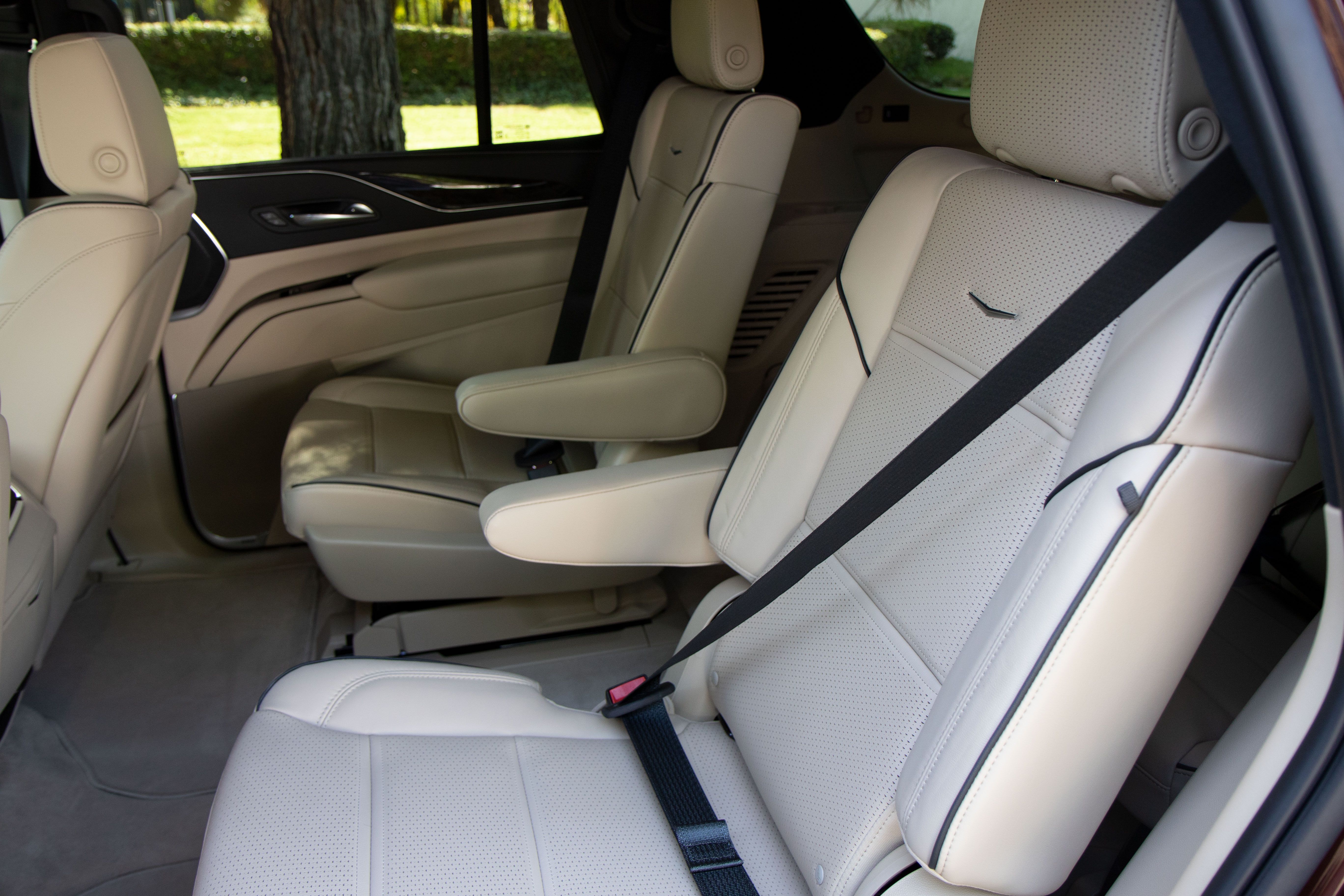 2022 Cadillac Escalade Premium Luxury Captain Chairs