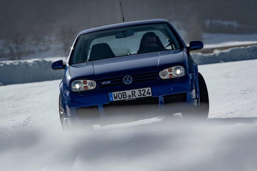 The Volkswagen Golf R32 Mk4 on snow. 