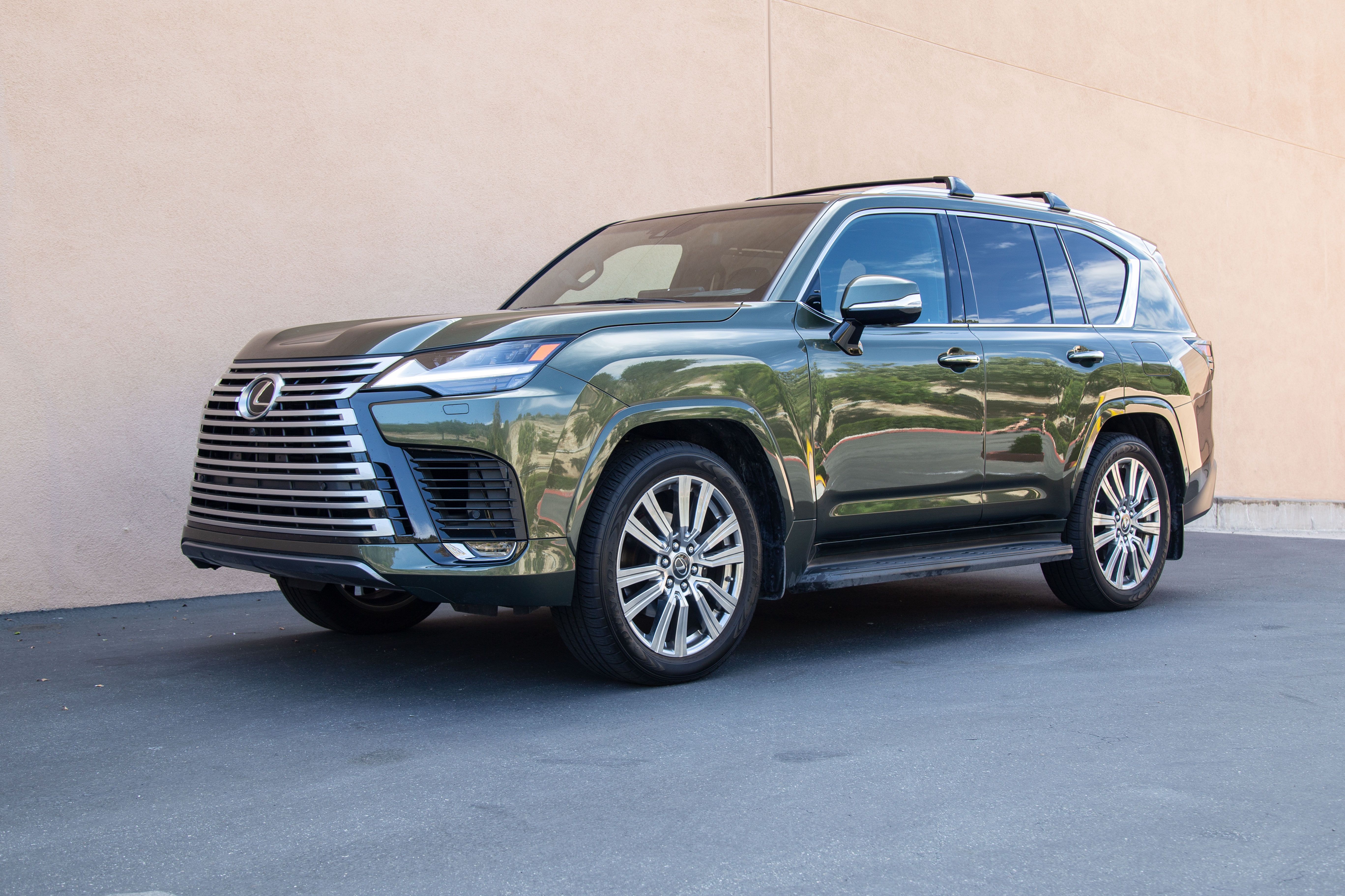 2022 Lexus LX 600 Ultra Premium спереди