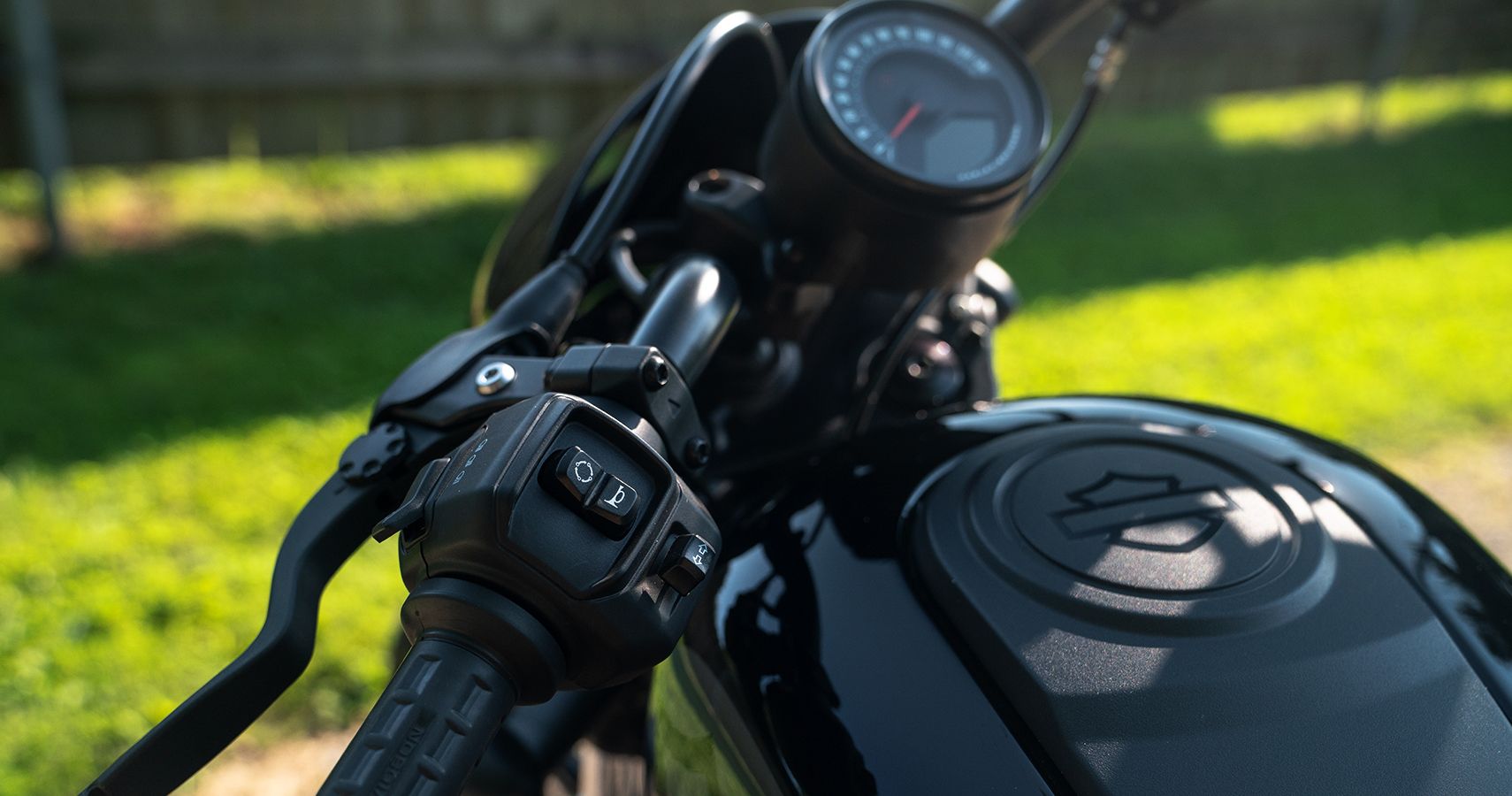 2022 Harley-Davidson Nightster left hand controls