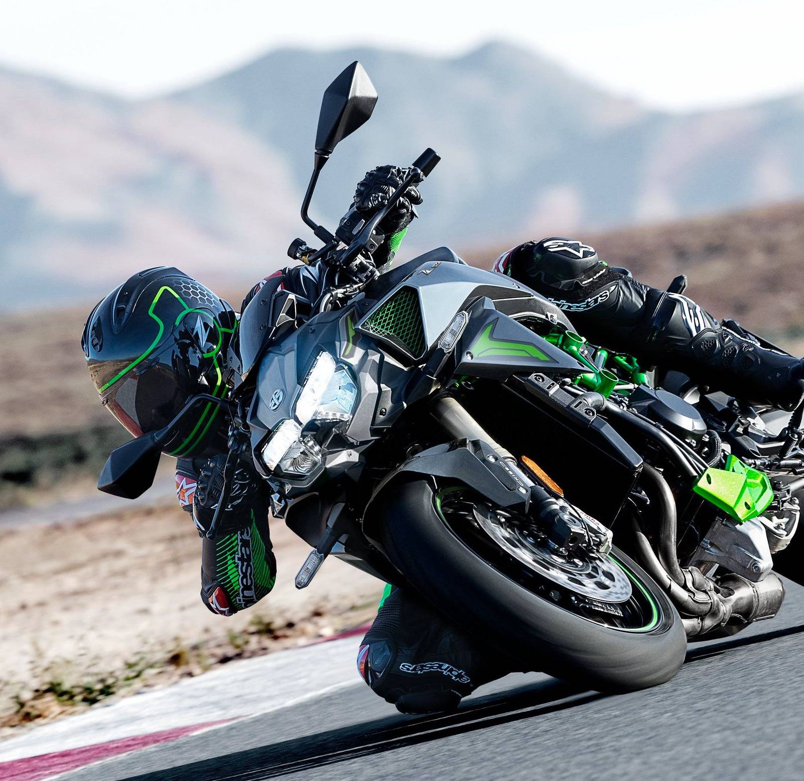 2023-Kawasaki-Z-H2-Lead-1.jpeg