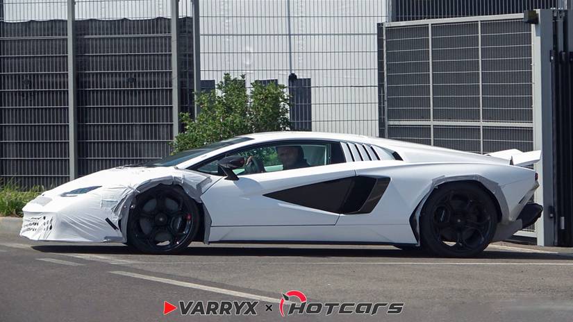 Exclusive Photos Of Latest Lamborghini Countach LPI 800-4 Leaving Its ...
